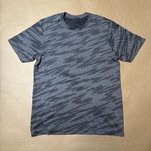 Lululemon Metal Vent Tech Shirt Mens Size L Camouflage Grey Short Sleeve Active‎